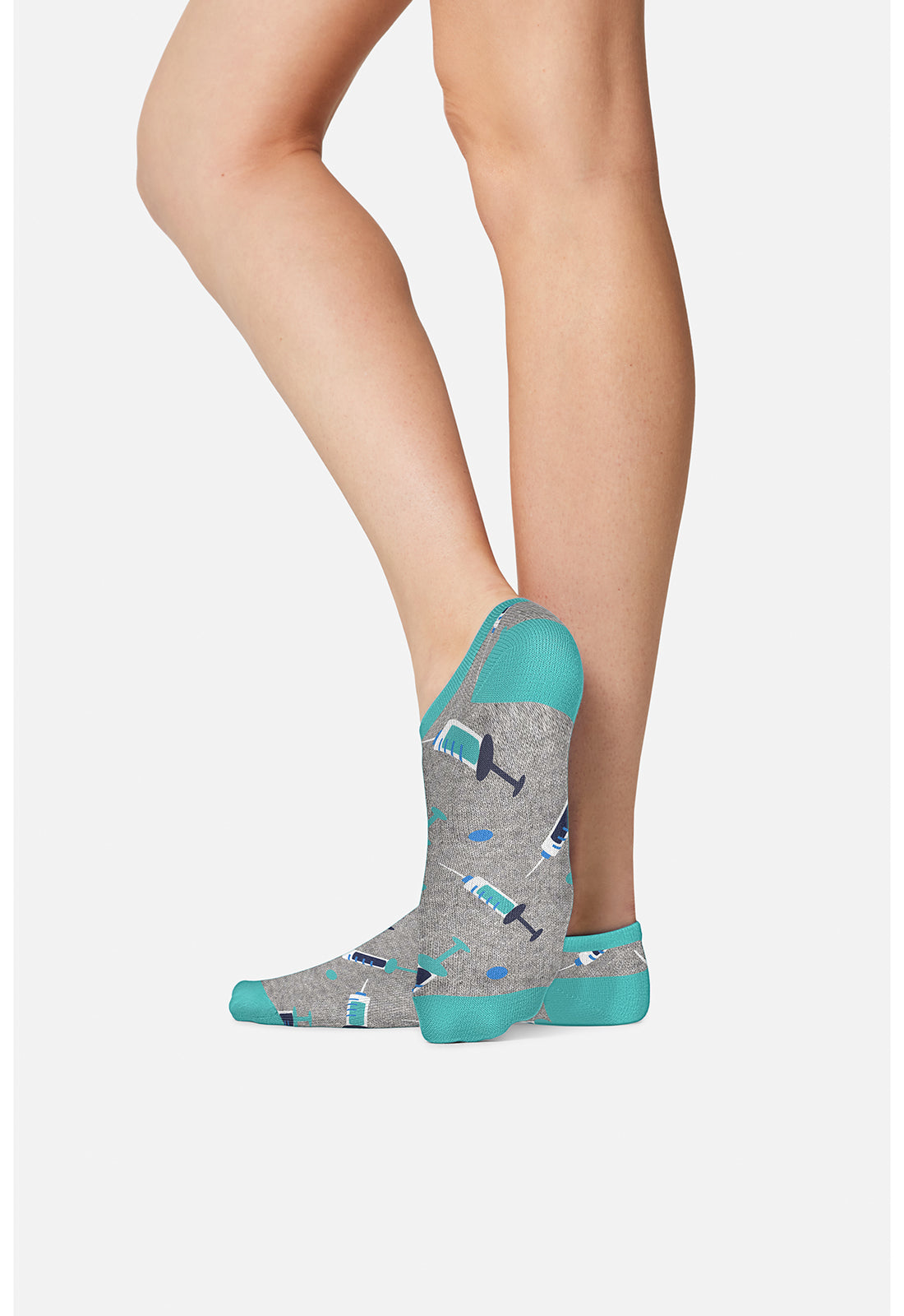 Everyday Nurses Gift Set — 2-Pack Ankle Socks & Matching Lanyard