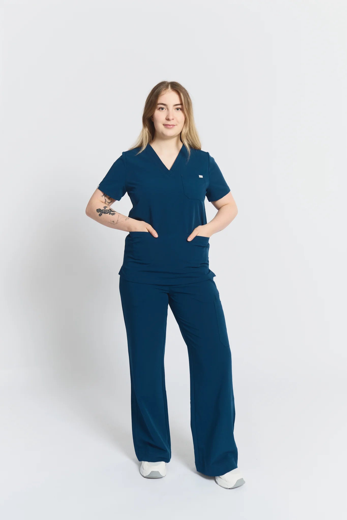 Victoria 4-Pocket Scrub Top