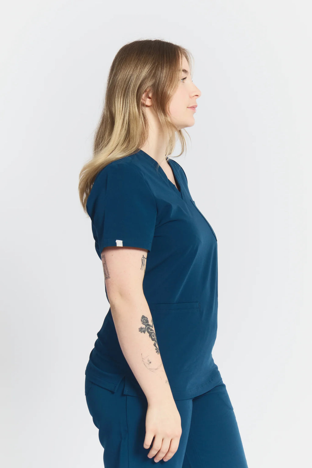 Victoria 4-Pocket Scrub Top