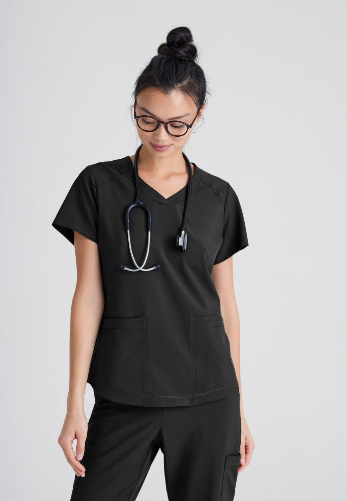 7 Best Scrubs For Tall Nurses To Buy In 2024